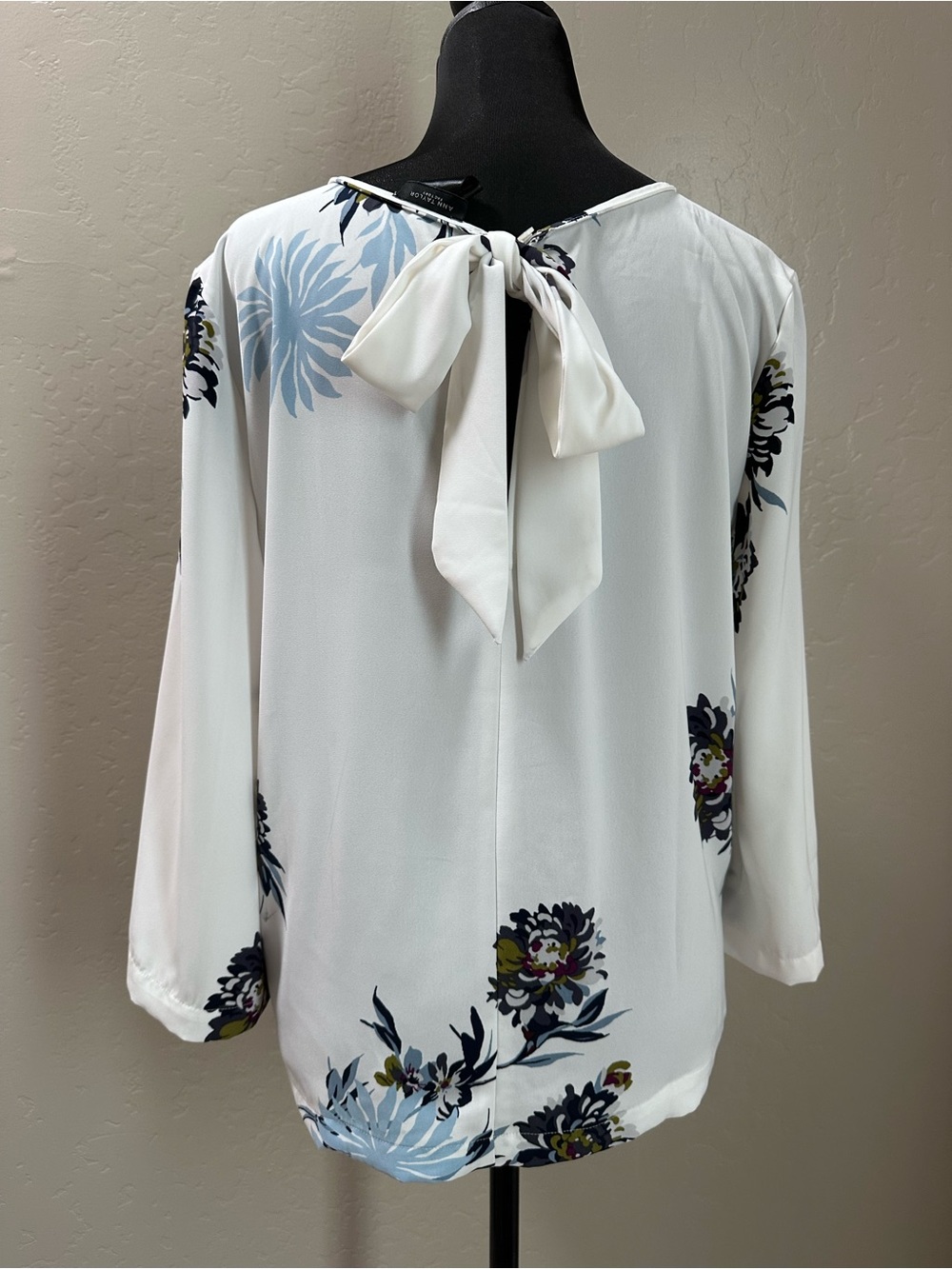 Ann Taylor Factory White Boatneck Top with Light Blue & Navy Floral Print - Picture 4 of 7
